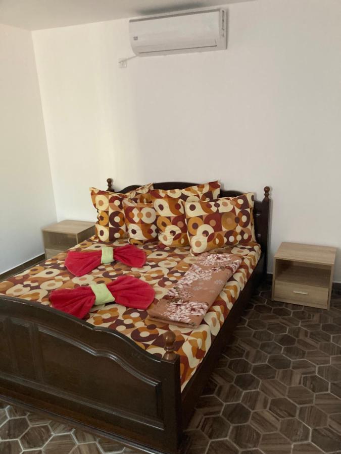 Affittacamere Casa Laura Corbu  Esterno foto