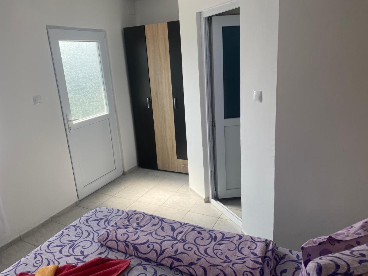 Affittacamere Casa Laura Corbu  Esterno foto