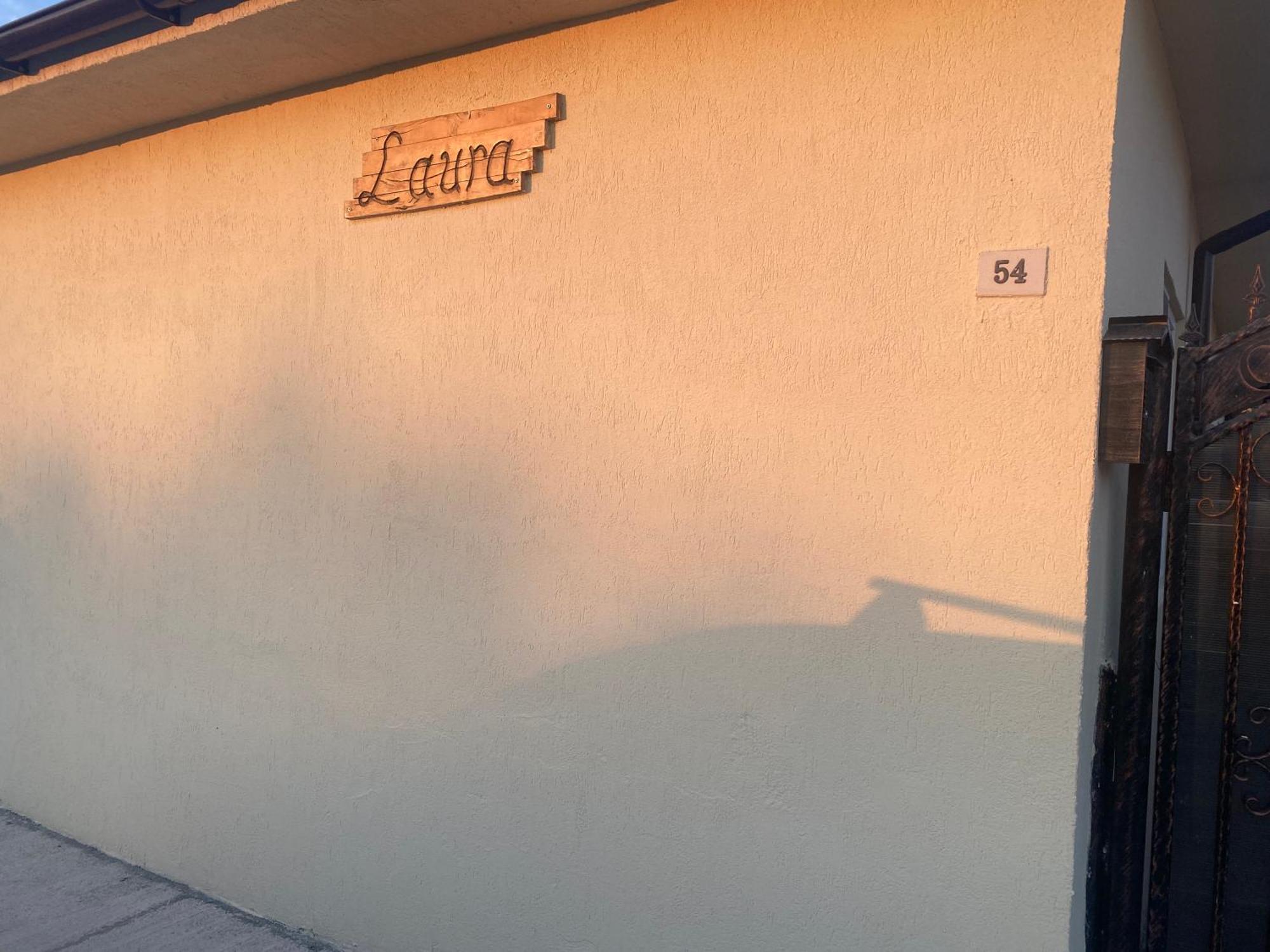 Affittacamere Casa Laura Corbu  Esterno foto