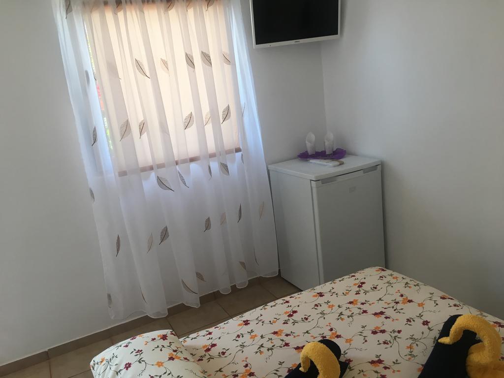 Affittacamere Casa Laura Corbu  Esterno foto