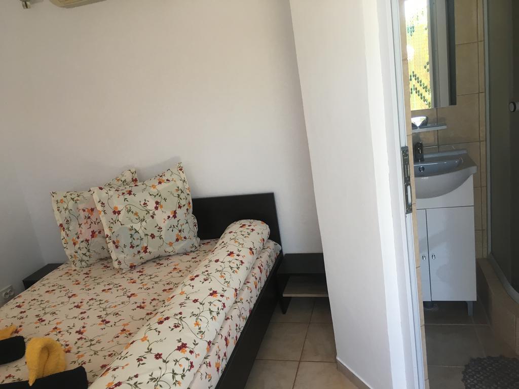Affittacamere Casa Laura Corbu  Esterno foto