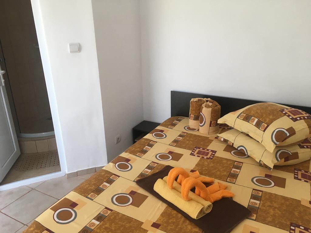 Affittacamere Casa Laura Corbu  Esterno foto